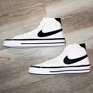 NWT NIKE COURT LEGACY MID